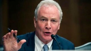 سناتور آمریکایی: ترامپ و وزیر جنگش مسئول کشته شدن ۱۷۵ نفر در میناب هستند