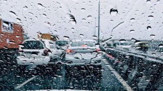 جاده چالوس-کرج ترافیک شد/ بارش برف در محورهای چالوس و هراز