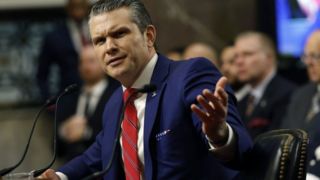 وزیر جنگ آمریکا: امروز بالاترین سطح حملات در آسمان ایران انجام خواهد شد