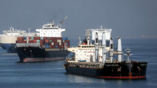 آمریکا ناتوان از گشودن تنگه هرمز است/ بدهی آمریکا به۴۱ تریلیون دلار افزایش می‌یابد