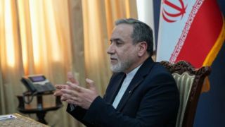 عراقچی: کشورهای همسایه درباره تشویق آمریکا به کشتار غیرنظامیان در ایران، شفاف سازی کنند عراقچی: کشورهای همسایه درباره تشویق آمریکا به کشتار غیرنظامیان در ایران، شفاف سازی کنند