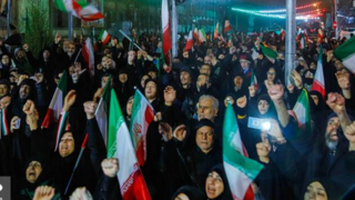 حضور غیرتمندانه مردم در میدان شهدا تهران