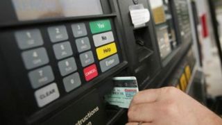 ۶۰ لیتر سهمیه بنزین امشب شارژ می شود