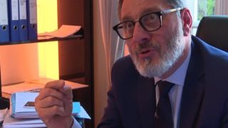  در گفت وگو با ایرنا؛ حقوقدان فرانسوی: تهدید جنگ برق، تشدید کننده تنش‌ها در منطقه و جهان است