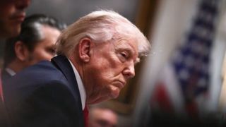 یک منبع مطلع به تسنیم: ترامپ عقب نشینی کرد/ مذاکر‌ه‌ای در کار نیست       