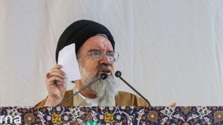 آیت‌الله خاتمی: سران کشور در نفی مذاکره با آمریکا متحد هستند  