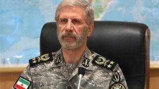 امیر حاتمی: دشمن باید در مقابل قوای مقتدر دریایی ارتش و سپاه زانو بزند  