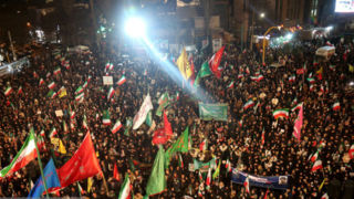 تجمع متفاوت مردم در خیابان‌های تبریز