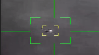 لحظه انهدام هواپیمای A۱۰ آمریکا در تنگه هرمز از سوی شبکه یکپارچه پدافند ایران