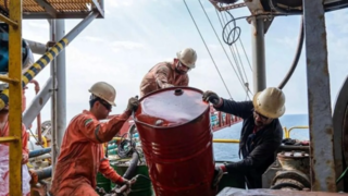 درآمد نفتی ایران در جنگ ۳۷ درصد جهش کرد