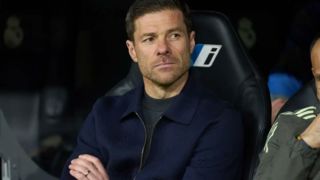 لیورپول یا منچستر سیتی؟ آلونسو برای انتقال به لیگ برتر آماده می‌شود