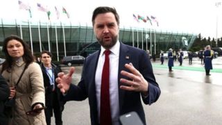 تصاویری از لحظه فرود هواپیمای هیات آمریکایی به پاکستان