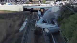 خروج قطار باری از ریل در نیوجرسی و احتمال نشت مواد خطرناک