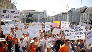 اعتراض مردم کرواسی به دستمزد، حقوق بازنشستگی و تورم ۵ درصدی!