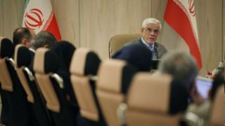 عارف: تیم مذاکره‌کننده با شجاعت و تدبیر در حال دفاع از منافع ملی است