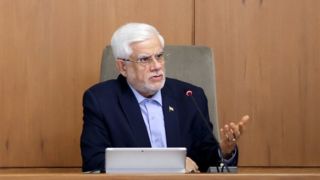 عارف: امنیت تنگه هرمز رایگان نیست