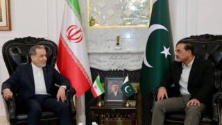 آغاز دیدار عراقچی با فرمانده ارتش پاکستان آغاز دیدار عراقچی با فرمانده ارتش پاکستان