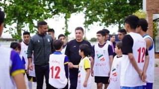 تمرین تیم ملی فوتبال با حضور کودکان تحت پوشش بهزیستی