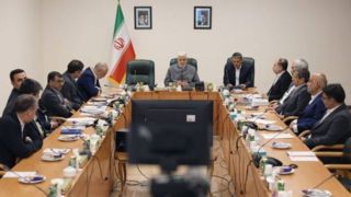 عارف: برنامههای اقتصادی ایران باید متناسب با جایگاه یک قدرت بزرگ طراحی شود عارف: برنامههای اقتصادی ایران باید متناسب با جایگاه یک قدرت بزرگ طراحی شود
