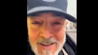 واکنش قیصر به صحبت‌های ابی و شاهین نجفی/ شما که با پاسپورت آمریکا در تلویزیون آمریکا می‌نشینید حکومتی نیستید؟
