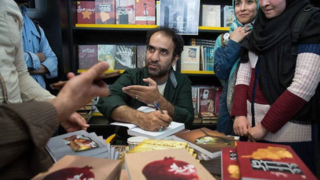 نویسنده ای که روی زمین بند نبود در بستر ۵۳ ساله شد