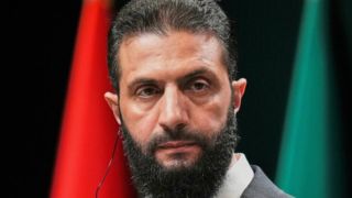 در پی اظهارات پدرش؛ احمد الشرع ناچار به عذرخواهی از مردم دیرالزور شد