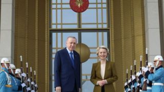 اردوغان در تماس با رئیس کمیسیون اروپا افزایش فشار بر رژیم اسرائیل را خواستار شد