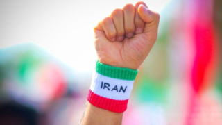 عضو پارلمان اروپا: ایران هرگز در مقابل غرب تسلیم نمی‌شود