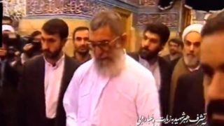 انتشار برای نخستین بار؛ فیلم تشرف رهبر شهید انقلاب به حرم کریمه اهل‌بیت(س)