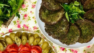 چرا به کوکو «کوکو» میگویند؟ داستان نام یکی از سادهترین و محبوبترین غذاهای ایرانی چرا به کوکو «کوکو» میگویند؟ داستان نام یکی از سادهترین و محبوبترین غذاهای ایرانی