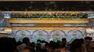 گلآرایی ضریح سیدالشهدا به مناسبت دهه ولایت گلآرایی ضریح سیدالشهدا به مناسبت دهه ولایت