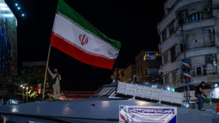 رونمایی از شناور تندروی هجومی ۲۷ رجب در میدان انقلاب رونمایی از شناور تندروی هجومی ۲۷ رجب در میدان انقلاب