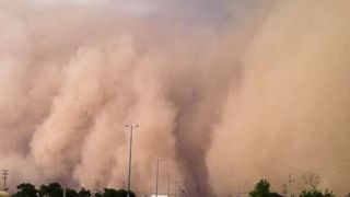 لحظه طوفان آخرالزمانی در چین 