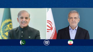 پزشکیان خطاب به نخست‌وزیر پاکستان: ملت ایران این همراهی را فراموش نمی‌کند/ شهباز شریف پس از توافق: ایران با صبر و تدبیر از این بحران عبور کرد  