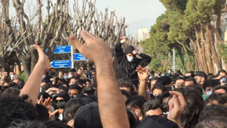 صدور احکام اخراج ۶ نفر از هتاکان به پرچم ایران از دانشگاه شریف صدور احکام اخراج ۶ نفر از هتاکان به پرچم ایران از دانشگاه شریف