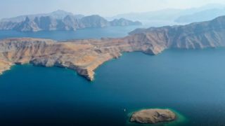 عمان از ایجاد یک مسیر دریایی موقت در تنگه هرمز خبر داد