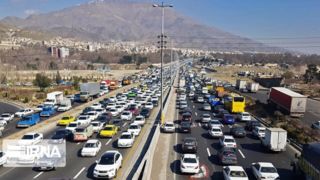 جاده چالوس یکطرفه شد؛ ترافیک خودرویی در هراز سنگین است جاده چالوس یکطرفه شد؛ ترافیک خودرویی در هراز سنگین است