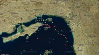 تردد در تنگه هرمز تحت تاثیر ریسک‌های امنیتی و بیمه ای قرار دارد