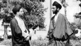 خاطرات رهبر شهید از مطالعه هزاران جلد رمان در دوران طلبگی خاطرات رهبر شهید از مطالعه هزاران جلد رمان در دوران طلبگی