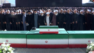 اقامه نماز بر پیکر رهبر شهید انقلاب توسط آیت الله سبحانی اقامه نماز بر پیکر رهبر شهید انقلاب توسط آیت الله سبحانی