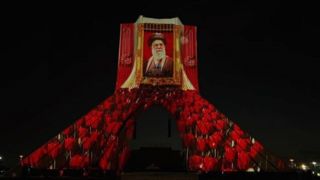 تصویر و حماسه بدرقه رهبر شهید بر برج آزادی نقش بست تصویر و حماسه بدرقه رهبر شهید بر برج آزادی نقش بست