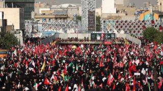 سیانان: خیابانهای تهران مملو از سوگواران ایرانی در تشییع رهبر شهید است سیانان: خیابانهای تهران مملو از سوگواران ایرانی در تشییع رهبر شهید است