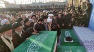 اقامه نماز بر پیکر خانواده رهبر شهید در مسجد جمکران توسط آیت‌الله جوادی آملی