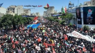 مشهد در آستانه مراسم تشییع پیکر رهبر شهید