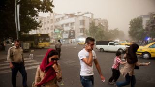 وزش باد شدید در تهران/ کاهش نسبی دمای پایتخت در روز یکشنبه