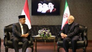 قالیباف: کسی میتواند با آمریکا مذاکره کند که آماده جنگ باشد قالیباف: کسی میتواند با آمریکا مذاکره کند که آماده جنگ باشد