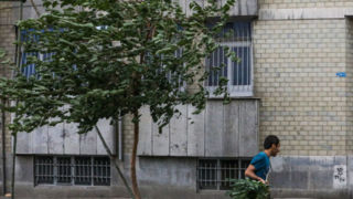 هشدار نسبت به وزش باد شدید در تهران/ احتمال سقوط اجسام از ارتفاع هشدار نسبت به وزش باد شدید در تهران/ احتمال سقوط اجسام از ارتفاع