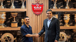 عمری یک سال دیگر با پرسپولیس تمدید کرد عمری یک سال دیگر با پرسپولیس تمدید کرد