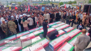تشییع پیکر ۳۲ دانشآموز شهید مدرسه میناب تشییع پیکر ۳۲ دانشآموز شهید مدرسه میناب