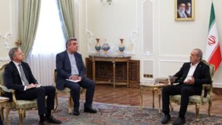 رئیسجمهور: توسعه روابط با آلمان مستلزم اصلاح رویکردها و تقویت اعتماد متقابل است رئیسجمهور: توسعه روابط با آلمان مستلزم اصلاح رویکردها و تقویت اعتماد متقابل است